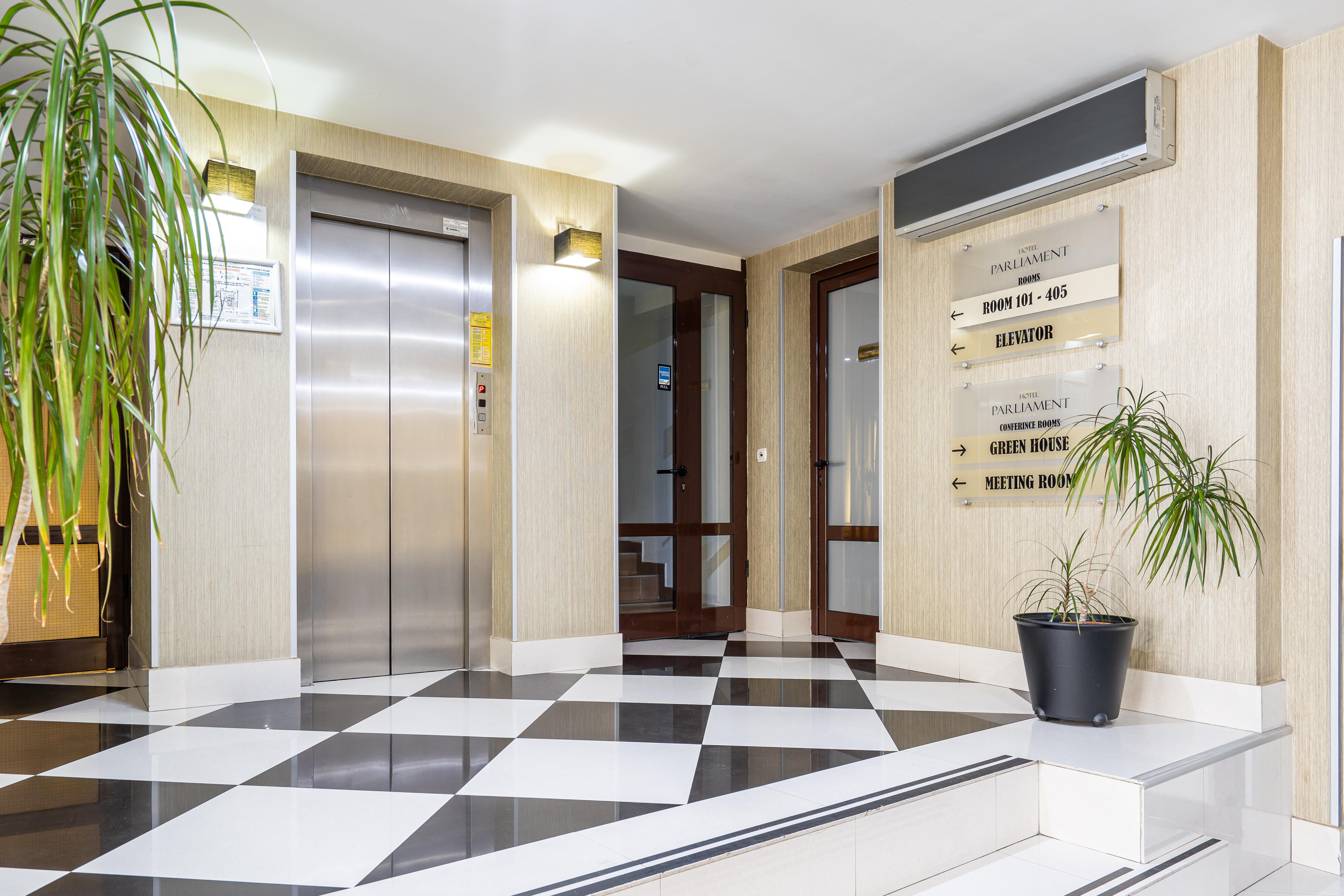 Hotel Parliament Bucureşti Ngoại thất bức ảnh